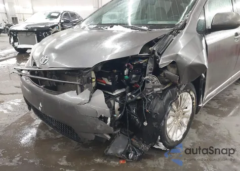 2015 Toyota Sienna Xle 8 Passenger из США, поврежденный, VIN 5TDYK3DC9FS669909